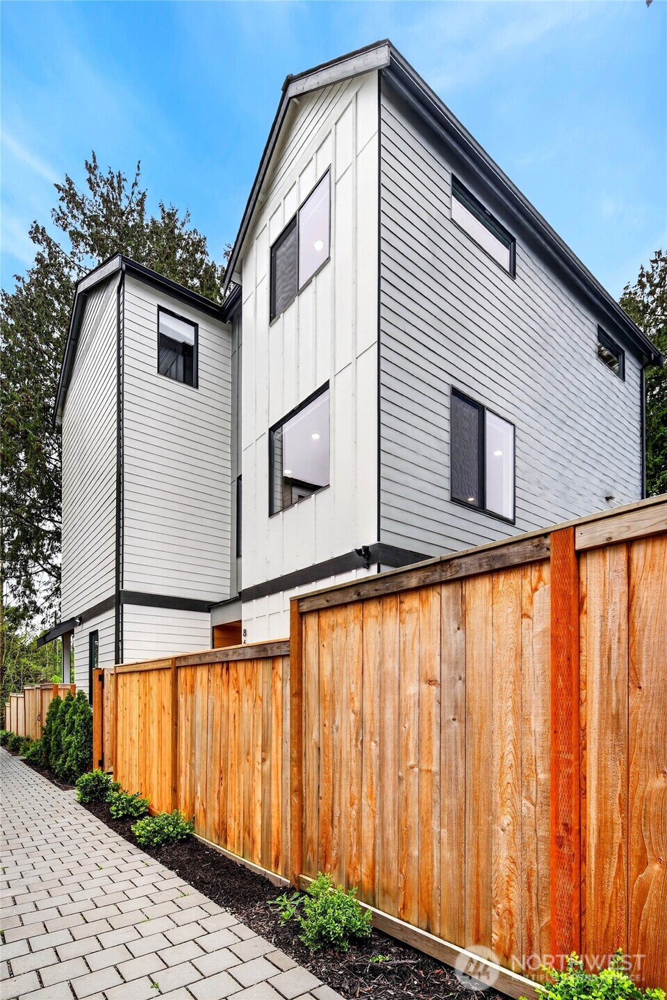 8647 B 18th Avenue Southwest Seattle, WA 98106 - Photo 26 of 28
