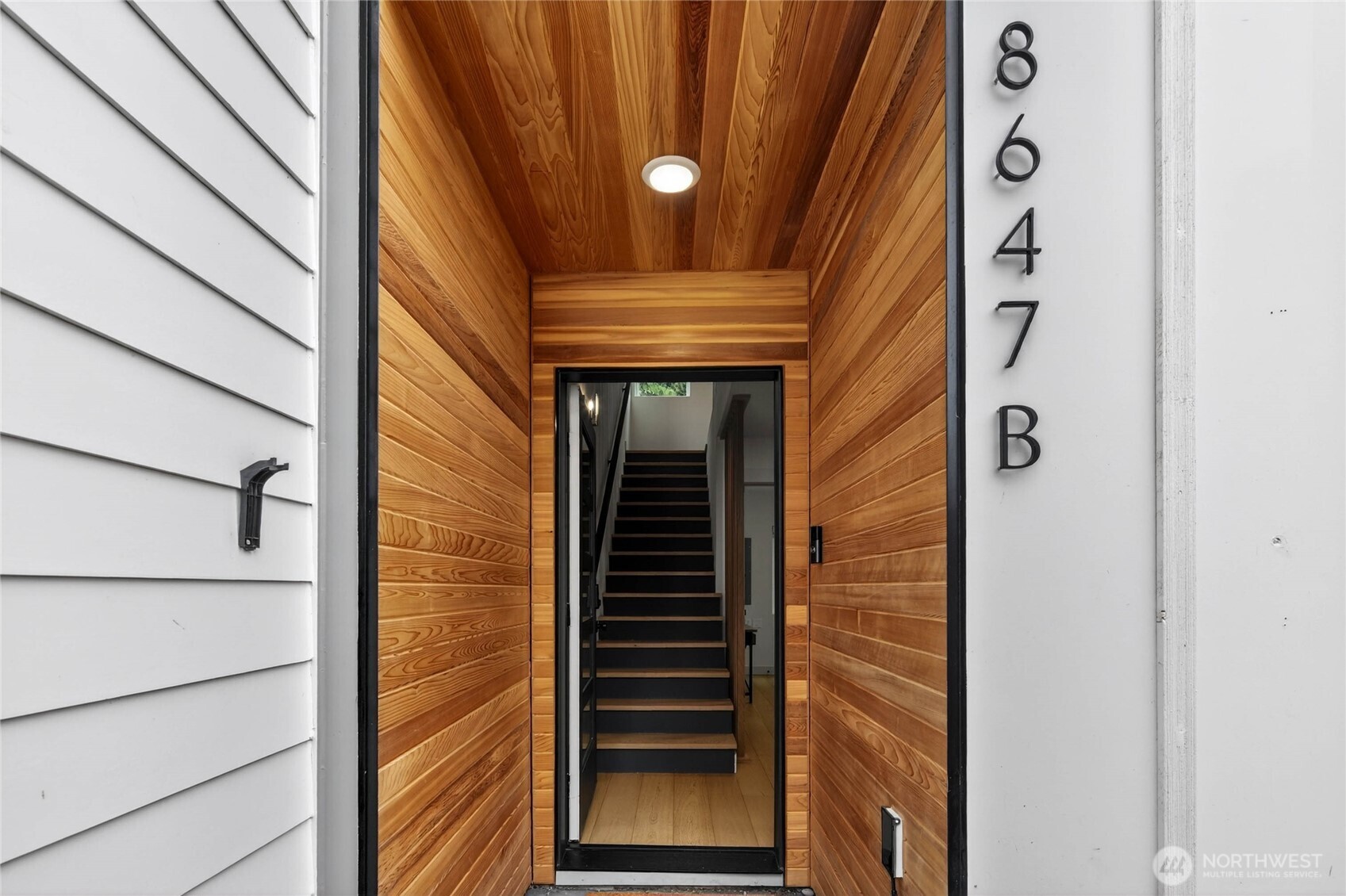 8647 B 18th Avenue Southwest Seattle, WA 98106 - Photo 4 of 28