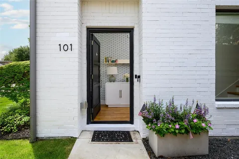 $895,000 | 4227 Holland Avenue, Unit 101, Dallas, TX 75219