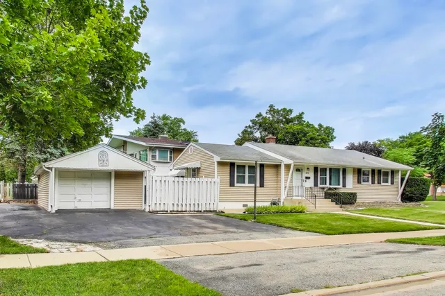 a view of a yard in front of a house