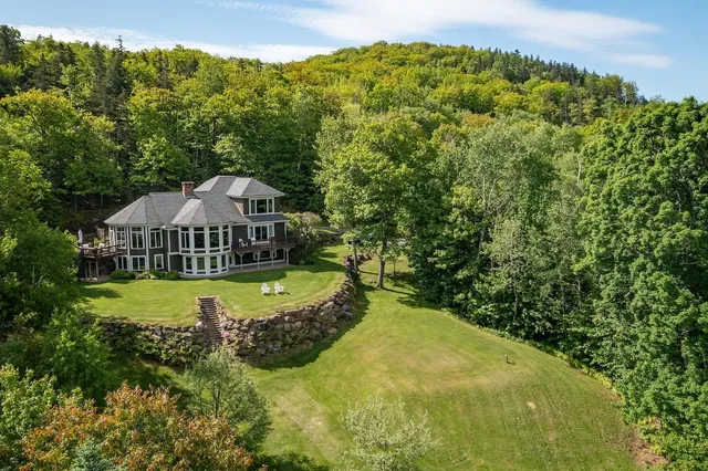 $2,100,000 | 105 North Hampshire Ridge Road, Jackson, NH 03846