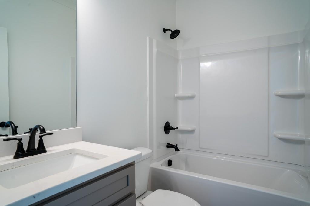93 Tomahawk Trail Good Hope, GA 30641 - Photo 12 of 61 a bathroom with a sink a toilet and a bathtub