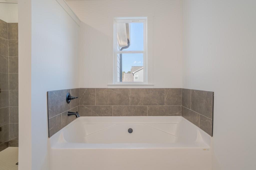 93 Tomahawk Trail Good Hope, GA 30641 - Photo 31 of 61 a bathroom with a bathtub