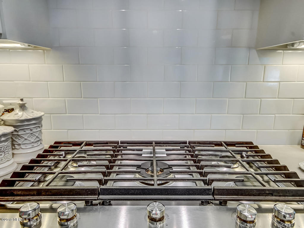 4455 Country Club Road Jacksonville, FL 32210 - Photo 21 of 63 Large gas range