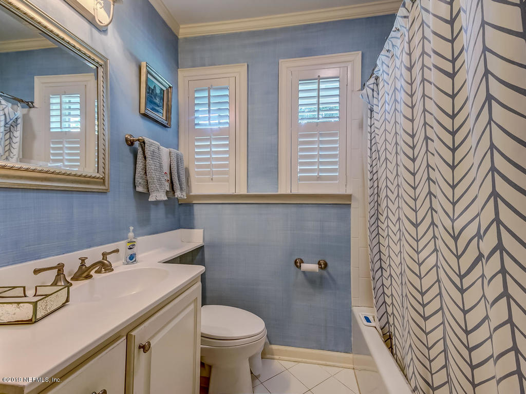 4455 Country Club Road Jacksonville, FL 32210 - Photo 33 of 63 Bathroom 3 with tub/shower