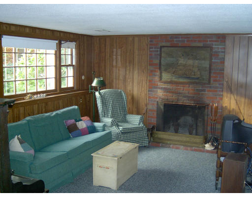 31 Larnis Road Framingham, MA 01701 - Photo 8 of 12