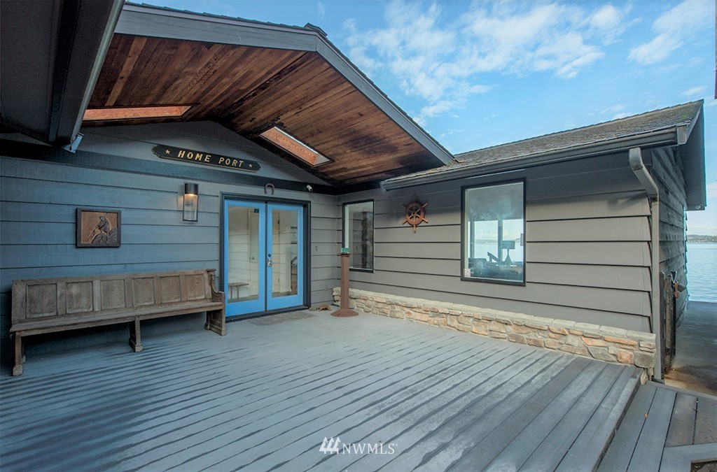 4336 Southwest Luana Beach Road Vashon, WA 98070 - Photo 2 of 40