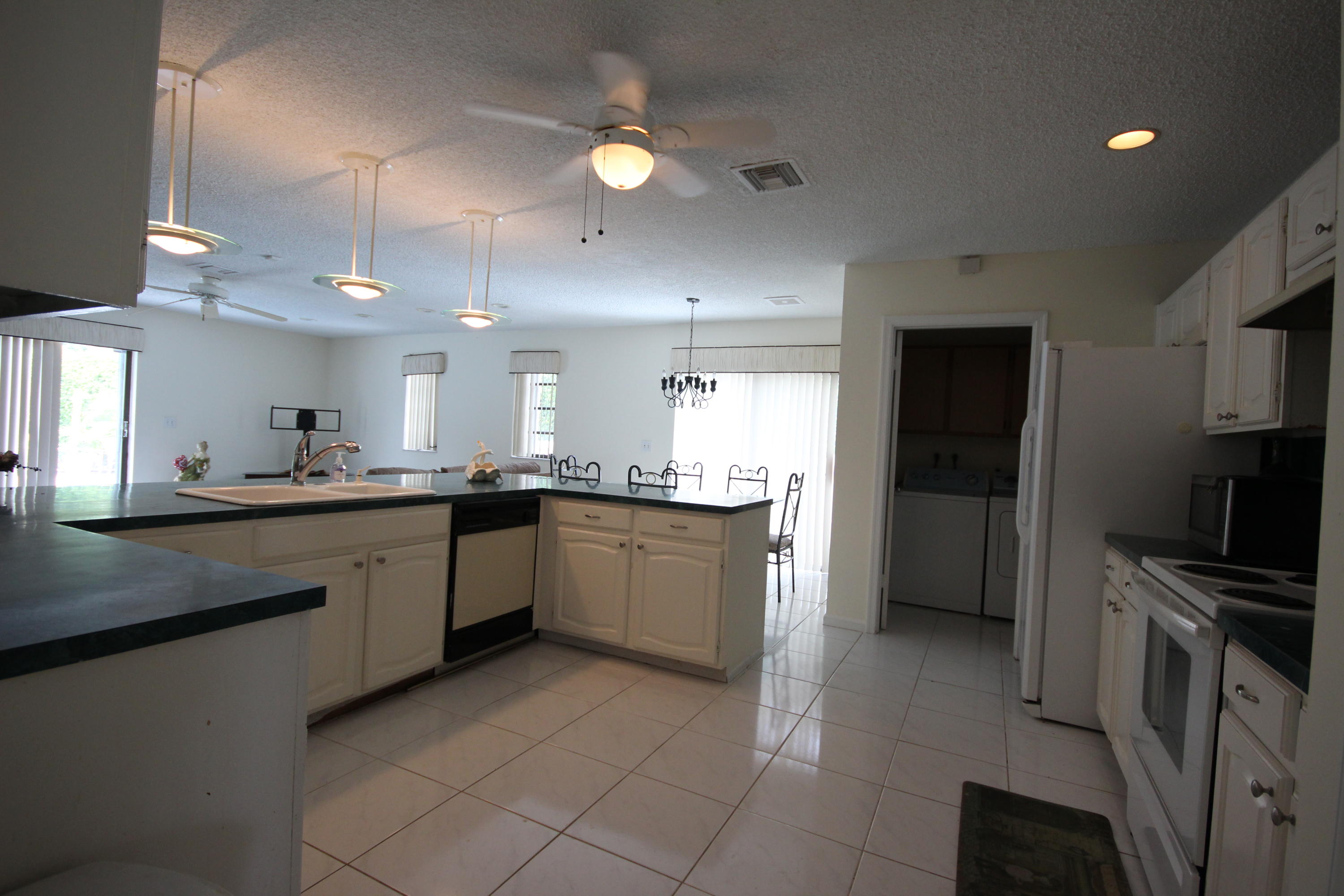 7301 East Country Club Boulevard Boca Raton, FL 33487 - Photo 6 of 11 7301 E COUNTRY CLUB 212