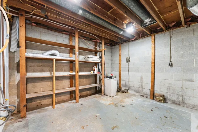 $2,300 | 2602 Oakwood Avenue, Valparaiso, IN 46383