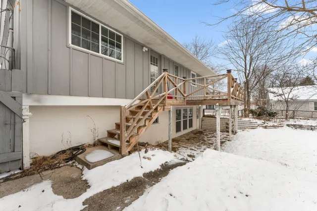 $2,300 | 2602 Oakwood Avenue, Valparaiso, IN 46383