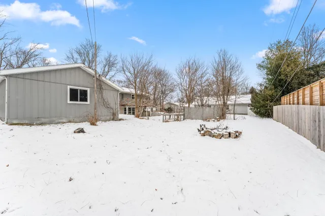 $2,300 | 2602 Oakwood Avenue, Valparaiso, IN 46383