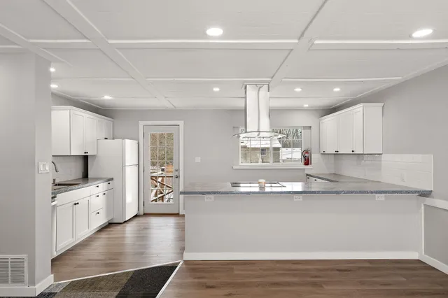 $2,300 | 2602 Oakwood Avenue, Valparaiso, IN 46383