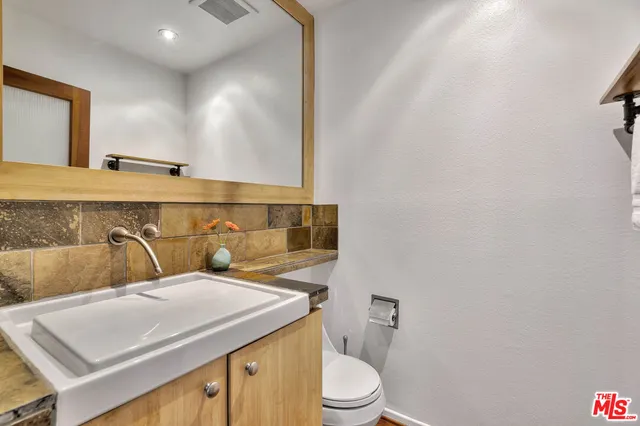 a view of entryway and hall