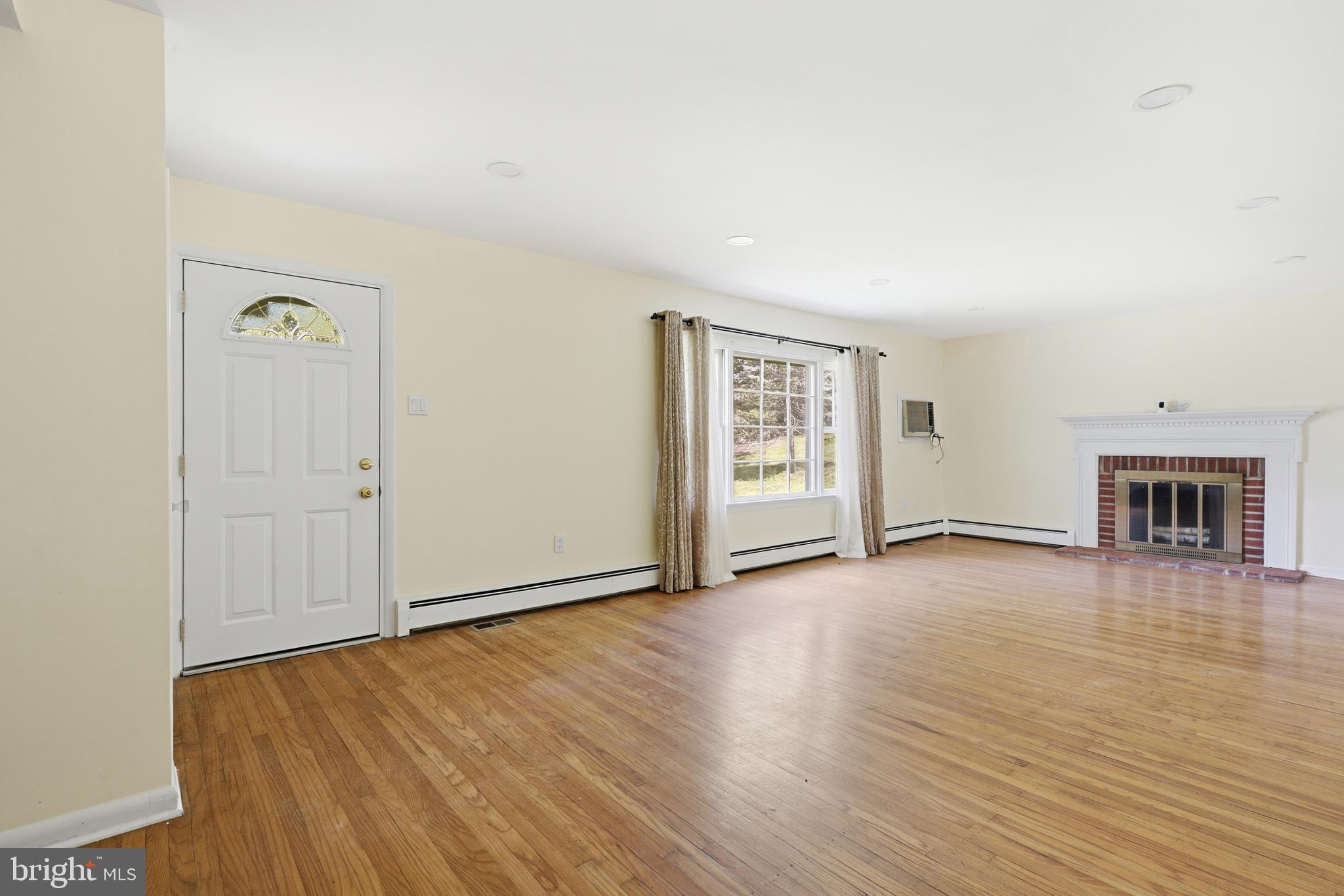 1116 Hagues Mill Road Ambler, PA 19002 - Photo 4 of 35 Living Room