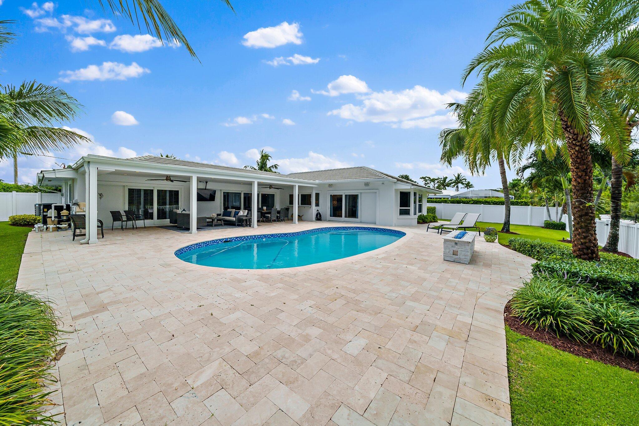 98 Golfview Drive Tequesta, FL 33469 - Photo 26 of 34 98 Golfview Dr