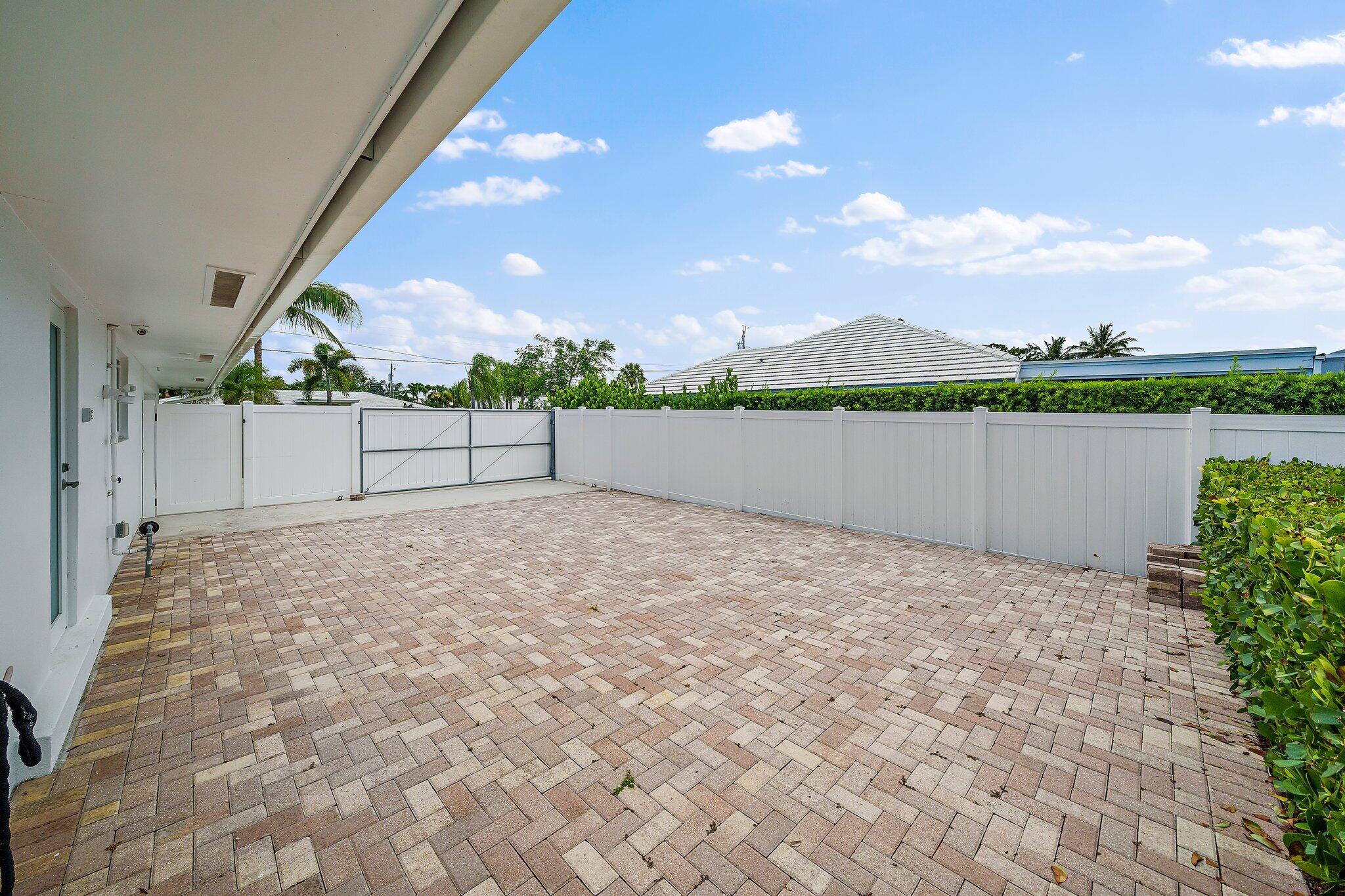 98 Golfview Drive Tequesta, FL 33469 - Photo 30 of 34 98 Golfview Dr