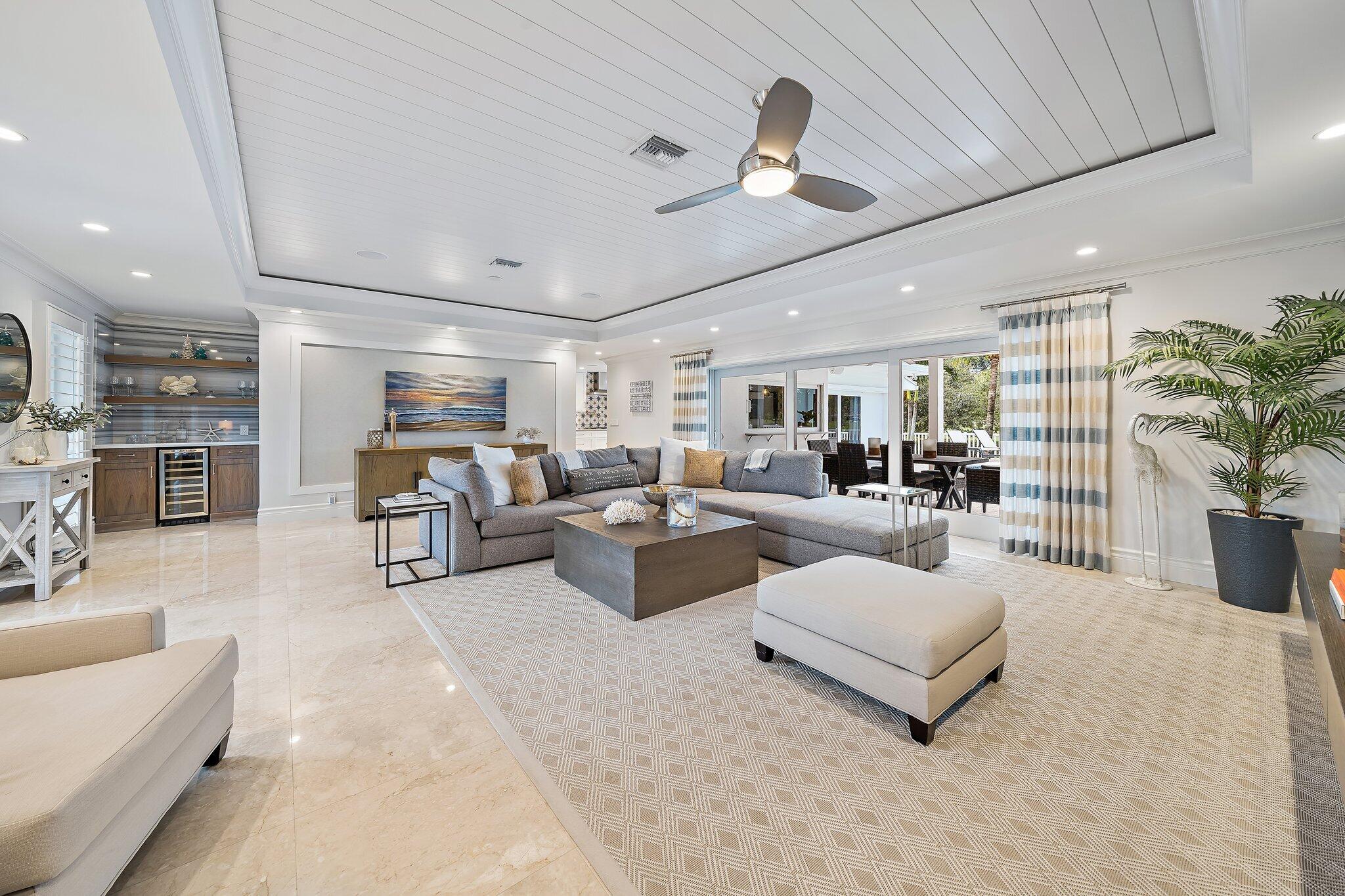 98 Golfview Drive Tequesta, FL 33469 - Photo 4 of 34 98 Golfview Dr