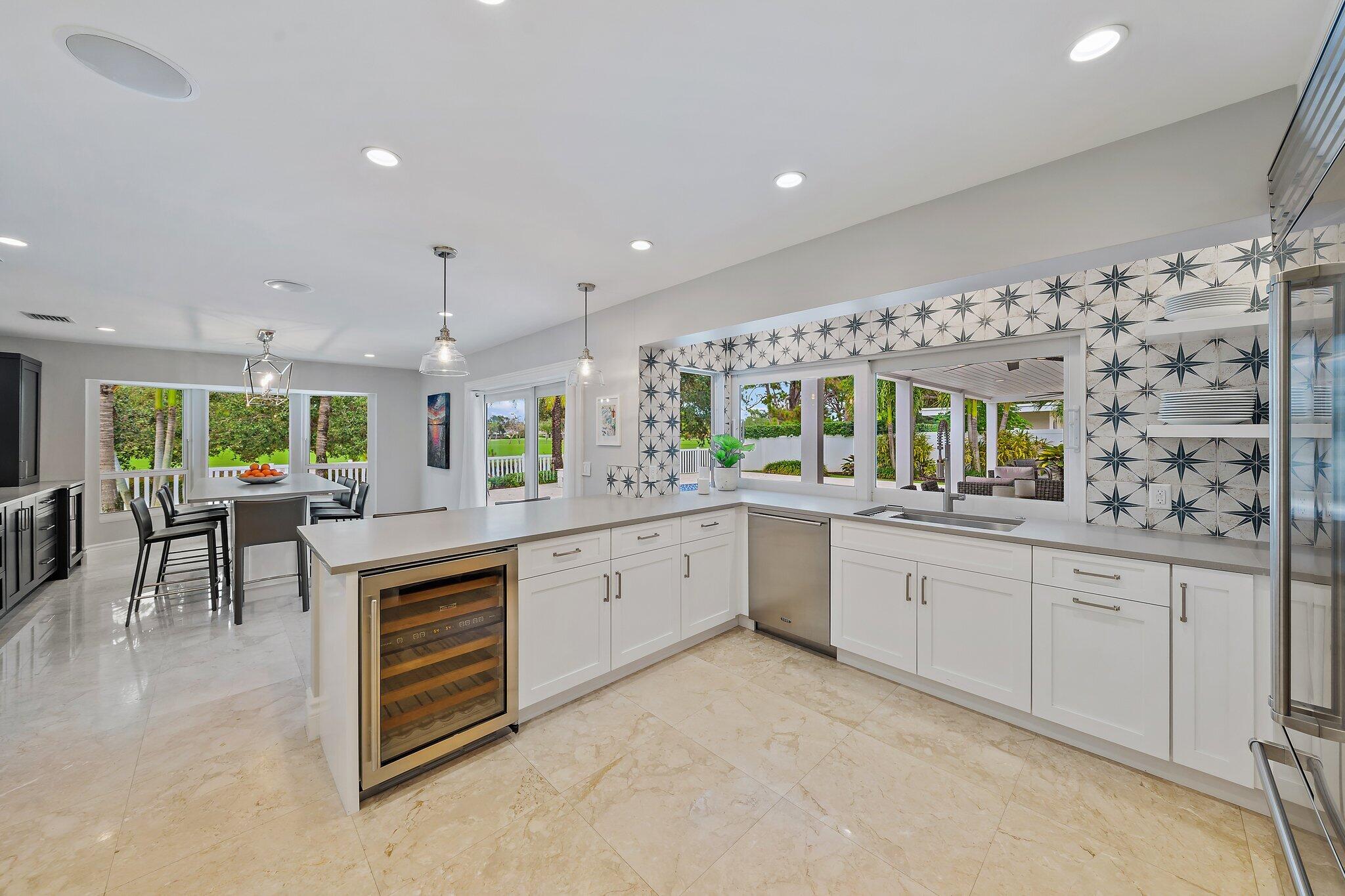 98 Golfview Drive Tequesta, FL 33469 - Photo 5 of 34 98 Golfview Dr