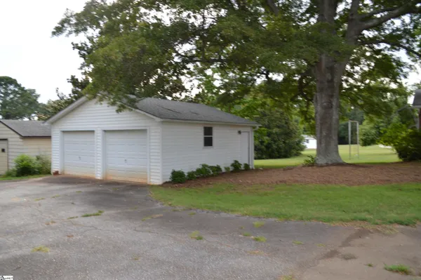 $1,950 | 2462 East Blackstock Road, Roebuck, SC 29376