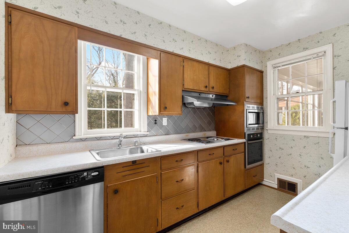 10304 Pierce Drive Silver Spring, MD 20901 - Photo 11 of 45
