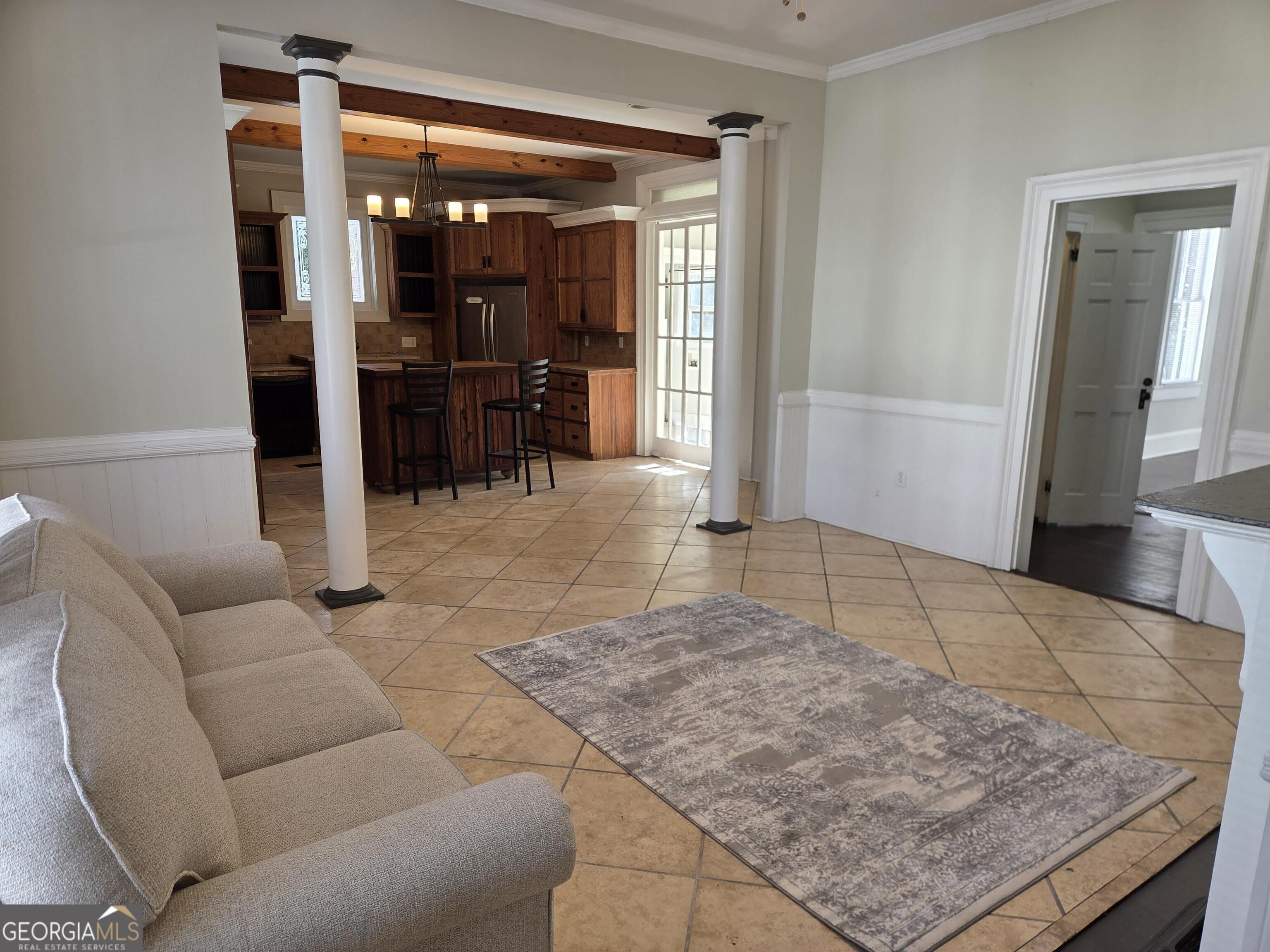 520 Ellis Street Brunswick, GA 31520 - Photo 11 of 48 a living room with furniture