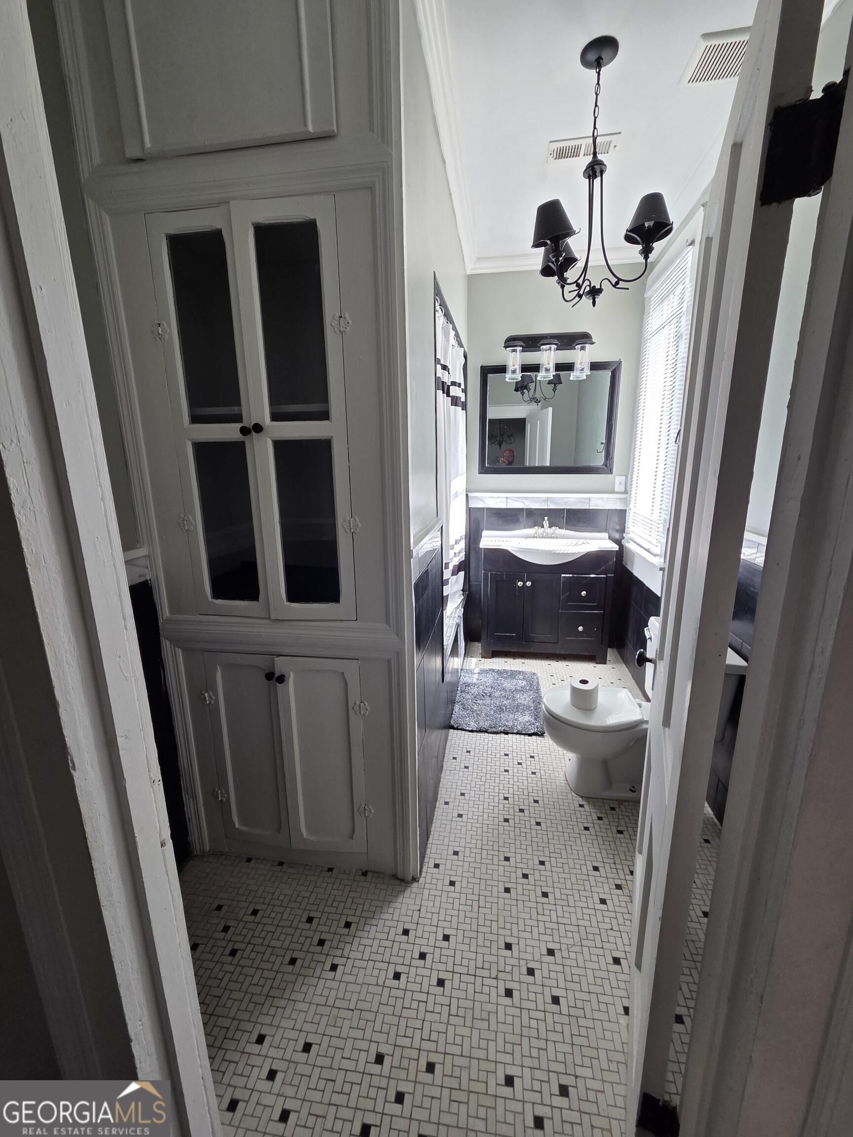 520 Ellis Street Brunswick, GA 31520 - Photo 34 of 48 a bathroom with a sink and mirror