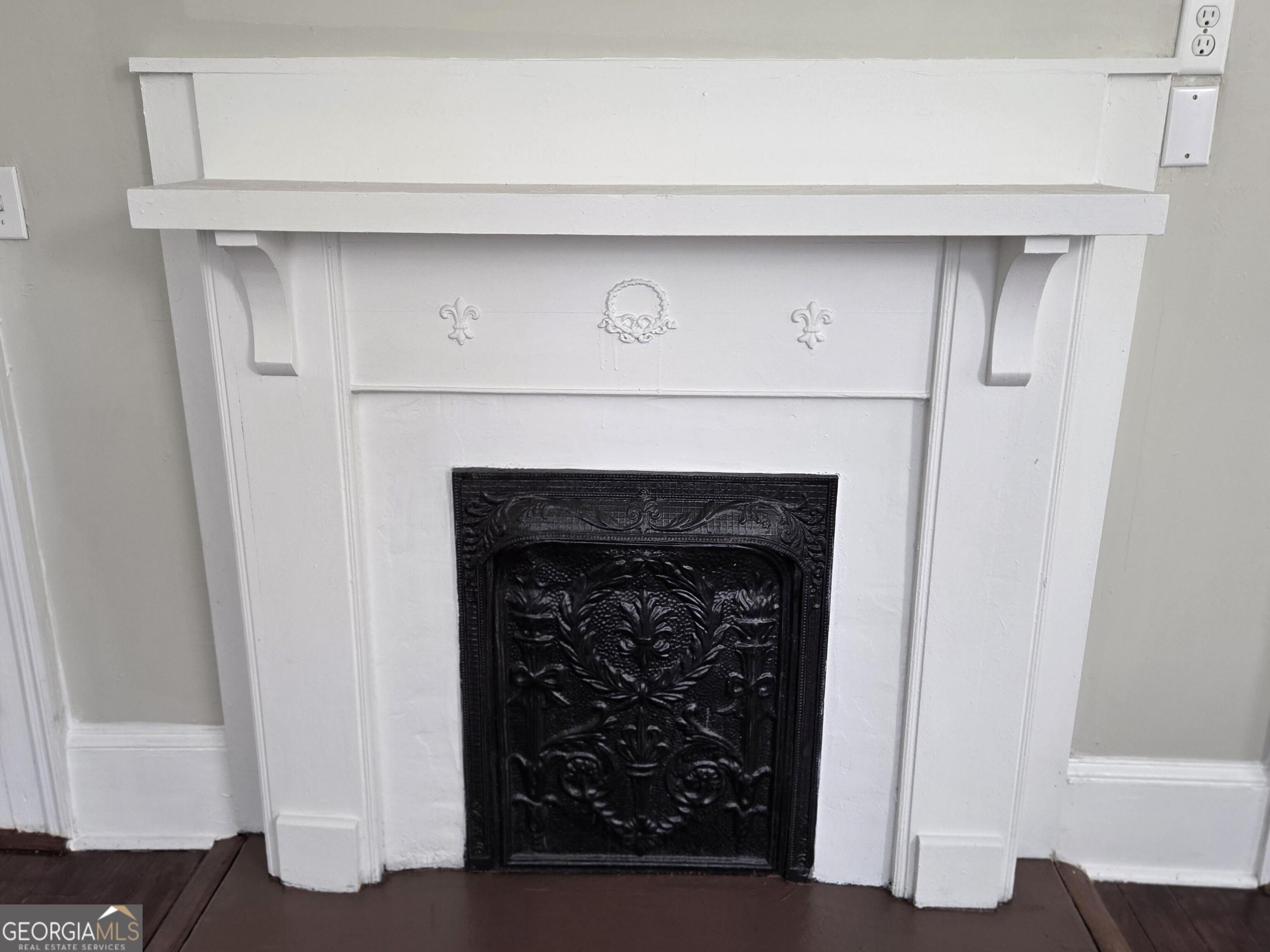 520 Ellis Street Brunswick, GA 31520 - Photo 43 of 48 a close view of a fireplace