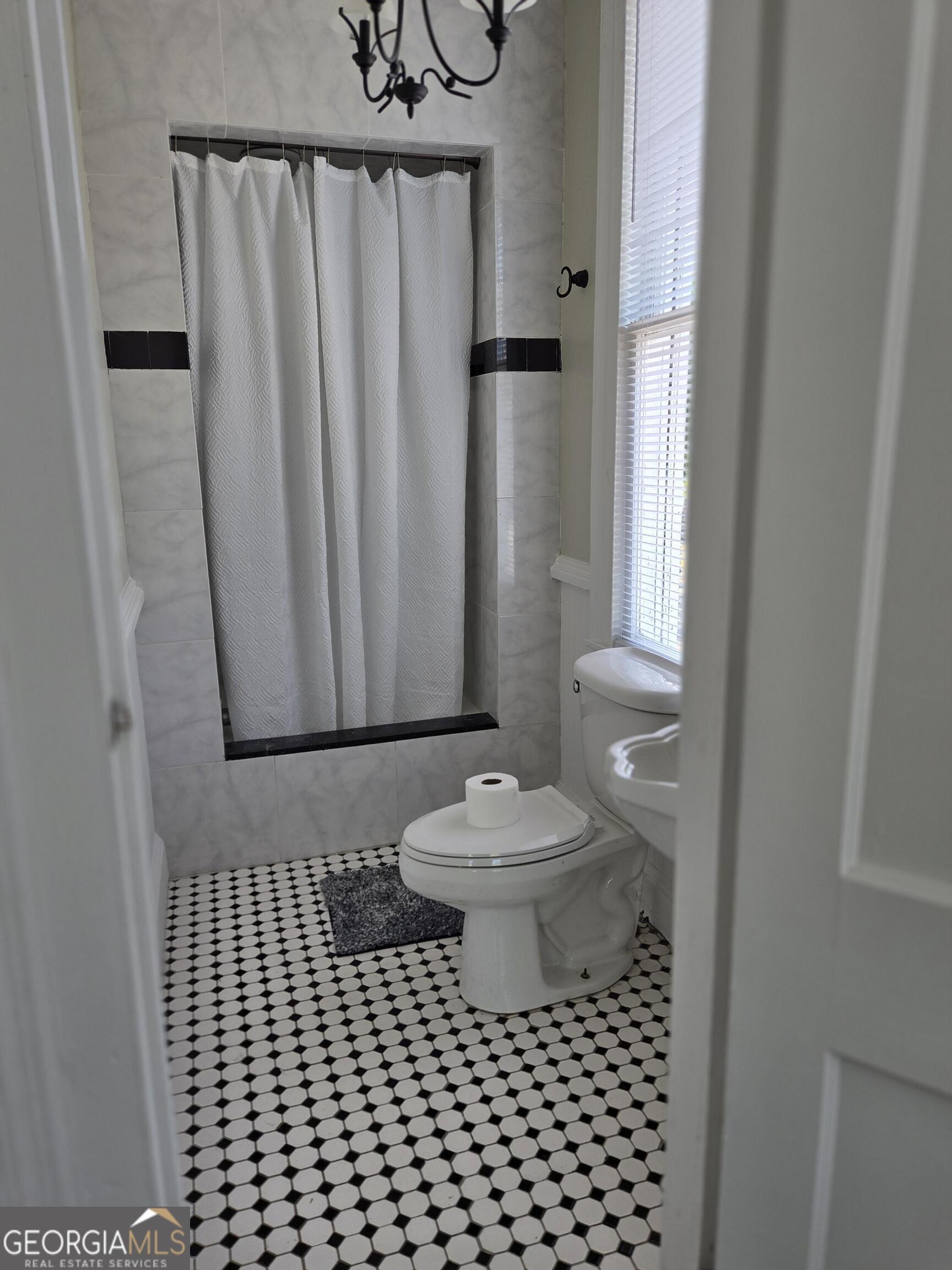 520 Ellis Street Brunswick, GA 31520 - Photo 47 of 48 a bathroom with a toilet a sink and a mirror