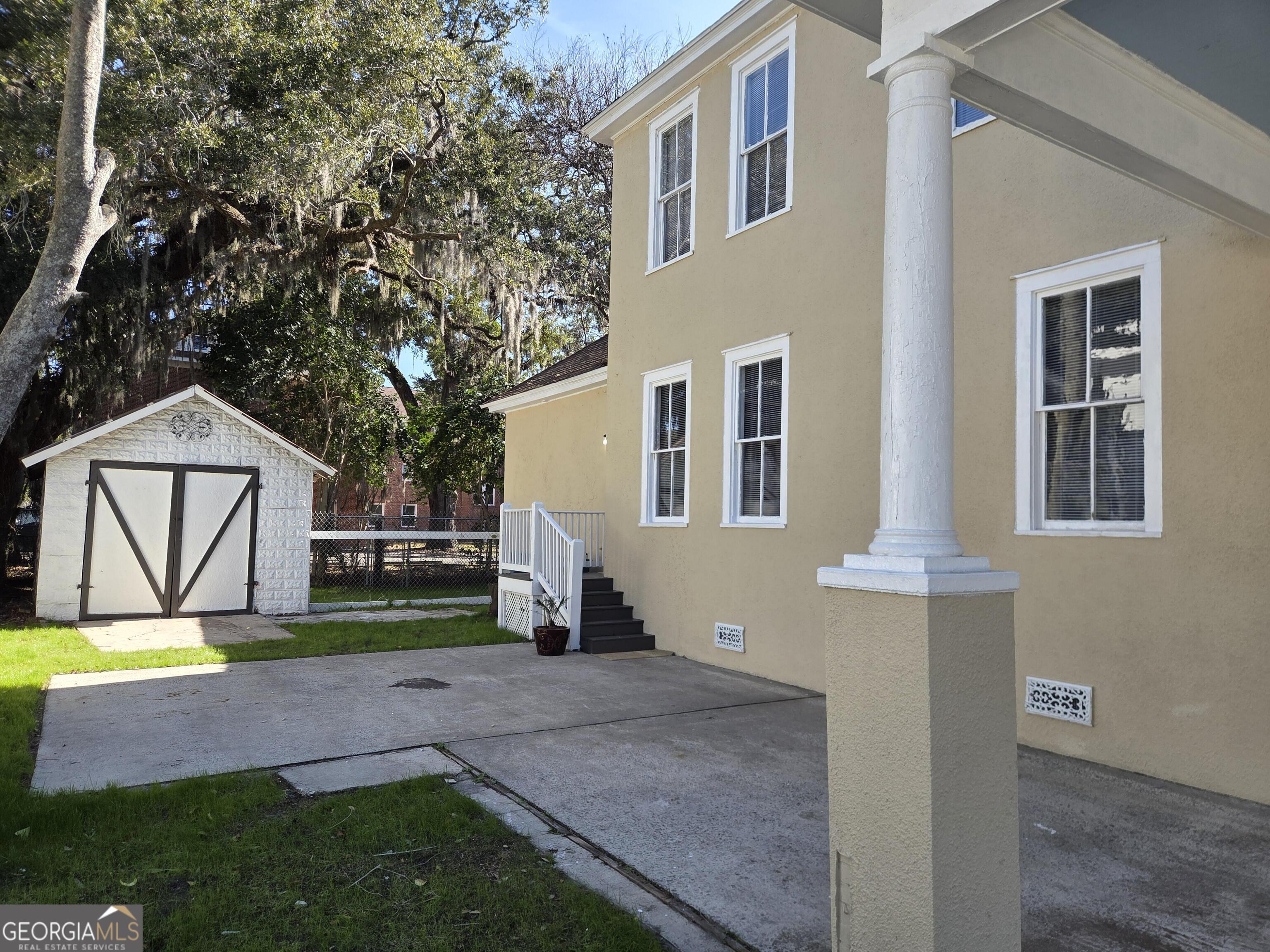 520 Ellis Street Brunswick, GA 31520 - Photo 6 of 48 a view of outdoor space yard and front view of a house