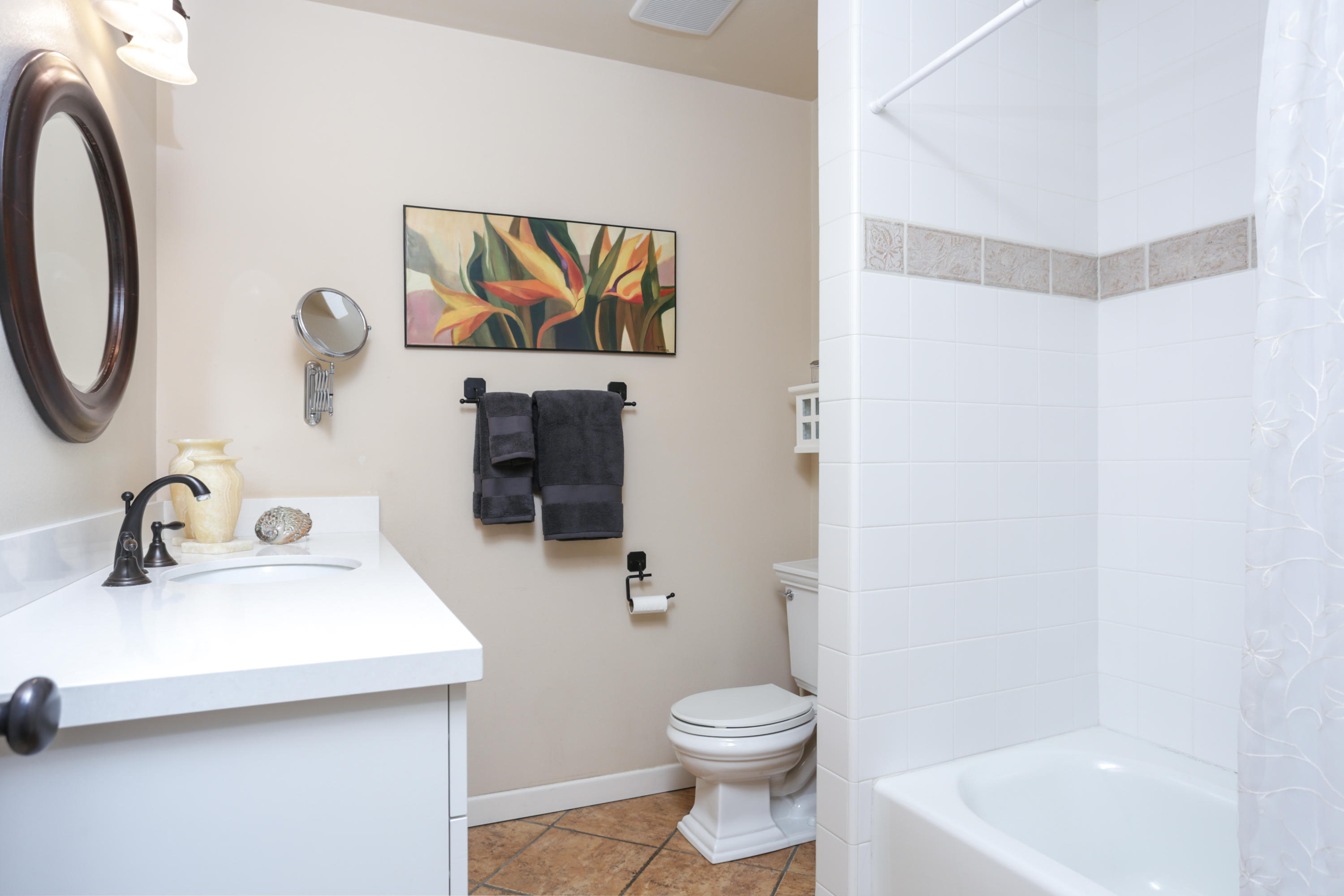 833 Weldon Road Santa Barbara, CA 93109 - Photo 12 of 22 GuestBath 2