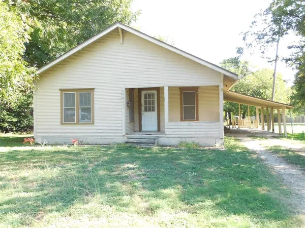 a view of front of house with a yard