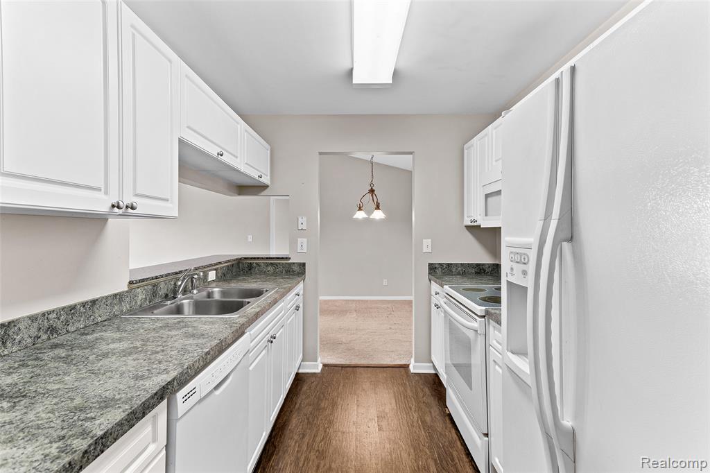 3553 Oakmonte Boulevard Rochester, MI 48306 - Photo 24 of 42 Gallery Image 24