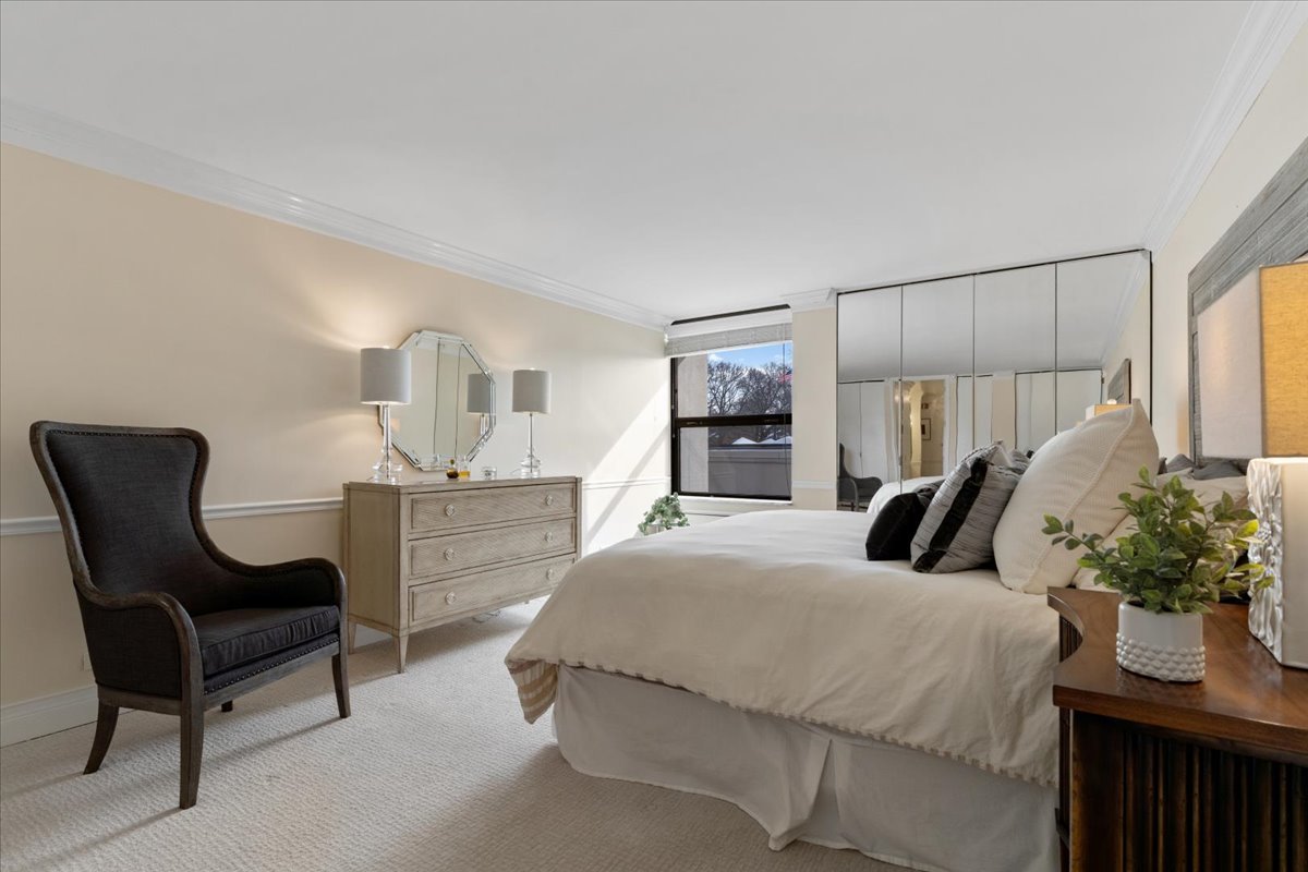 1500 Sheridan Road, Unit 1F Wilmette, IL 60091 - Photo 14 of 29