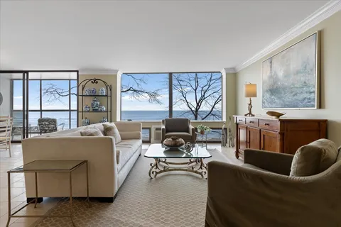 $649,000 | 1500 Sheridan Road, Unit 1F, Wilmette, IL 60091