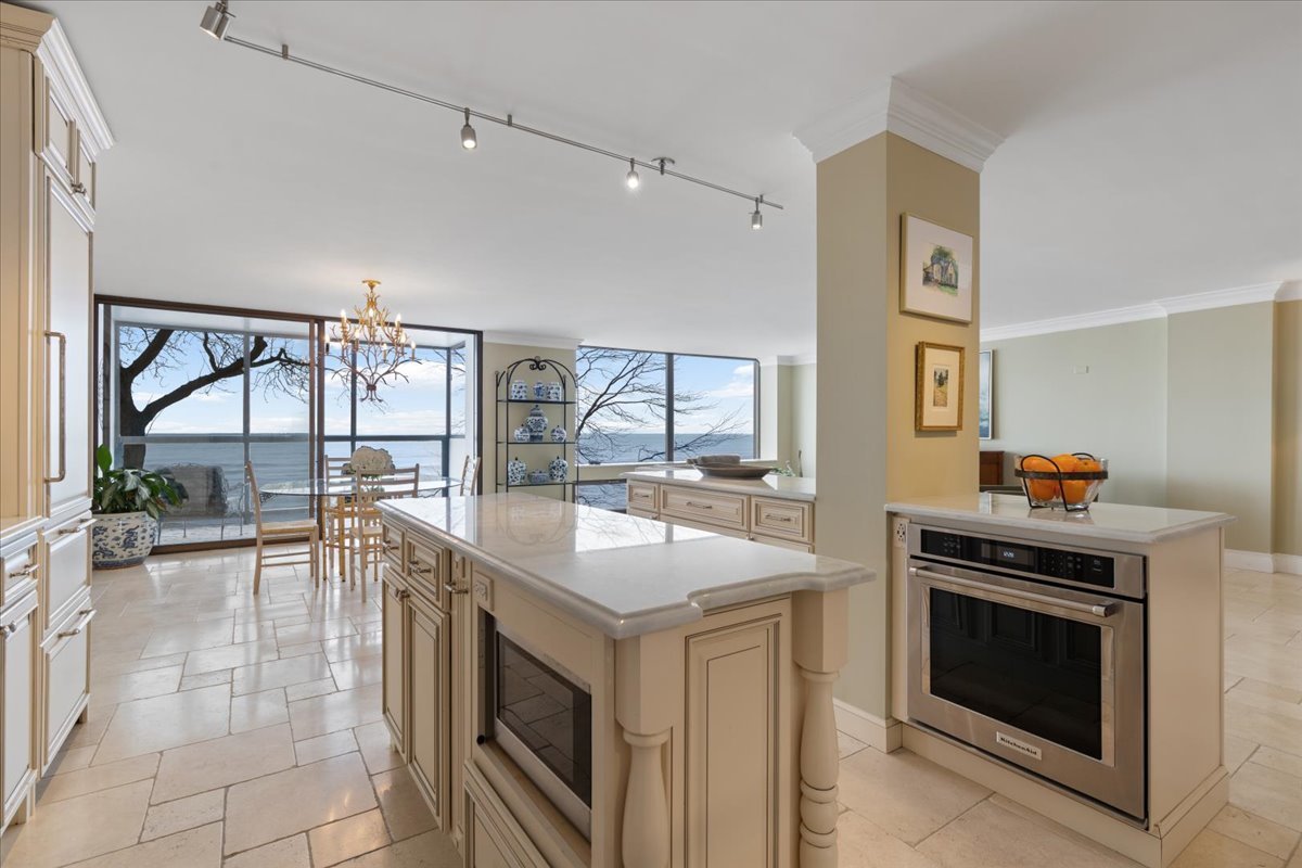 1500 Sheridan Road, Unit 1F Wilmette, IL 60091 - Photo 8 of 29