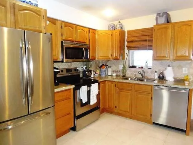 $2,300 | 3202 Northeast 7th Place, Pompano Beach, FL 33062