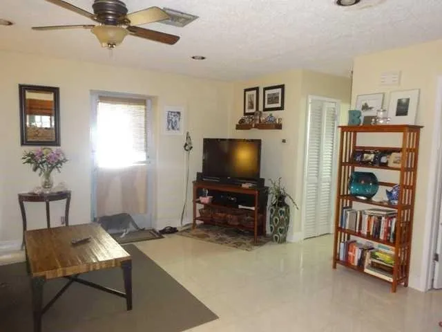 $2,300 | 3202 Northeast 7th Place, Pompano Beach, FL 33062