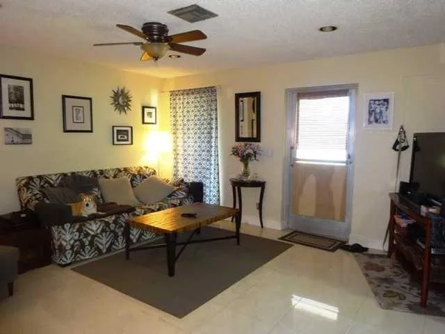 $2,300 | 3202 Northeast 7th Place, Pompano Beach, FL 33062