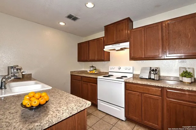 $1,350 | 10142 Dixon Wood, San Antonio, TX 78245