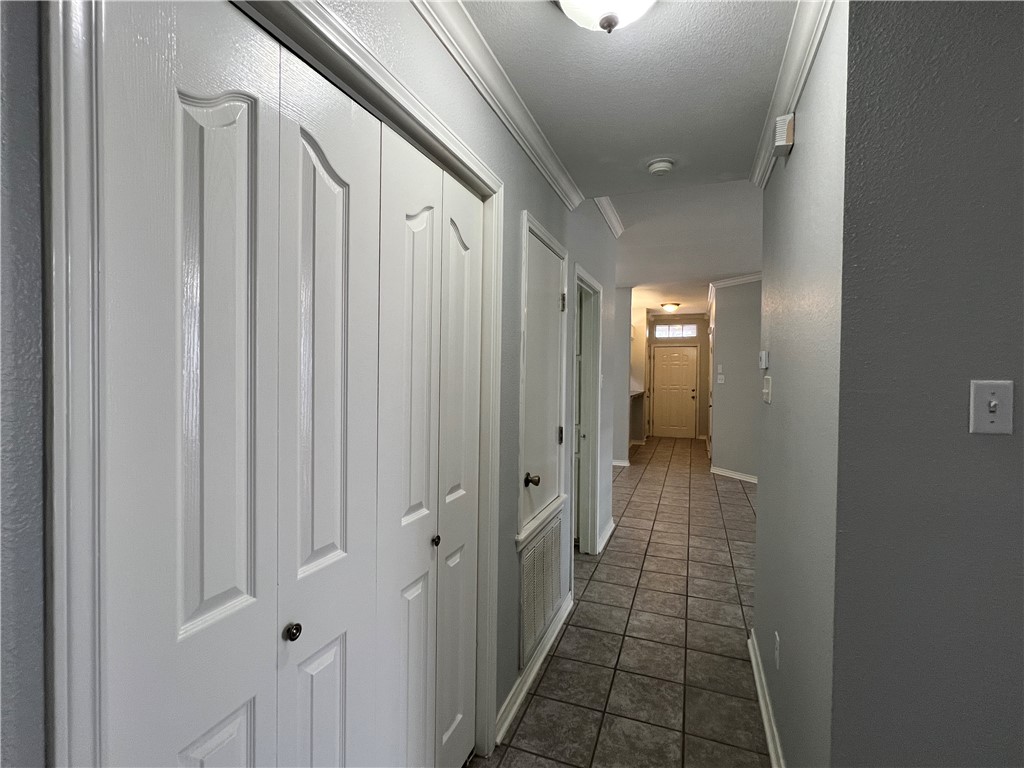 5026 Yorktown Boulevard, Unit 23 Corpus Christi, TX 78413 - Photo 12 of 29 a view of a hallway