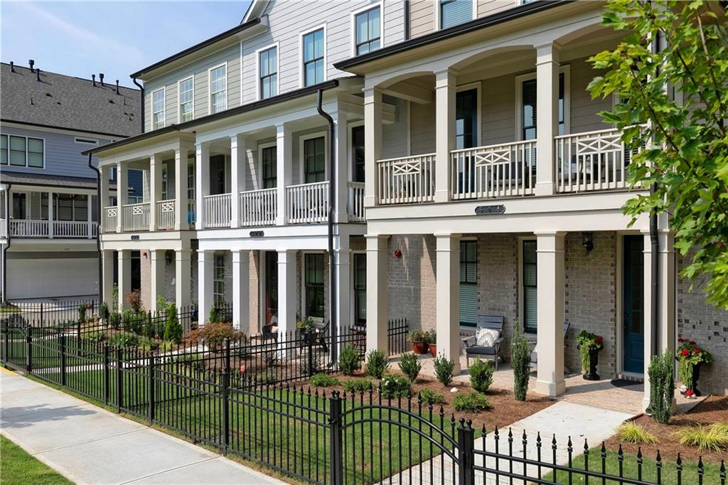 The COLMAN townhome offers beautifully fenced in courtyards. This is not a picture of the actual home, but of the same exact floorplan.
