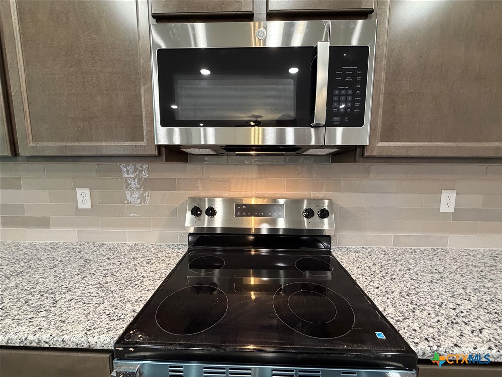 3008 Seeker Street Killeen, TX 76549 - Photo 8 of 25 a close view of a stove