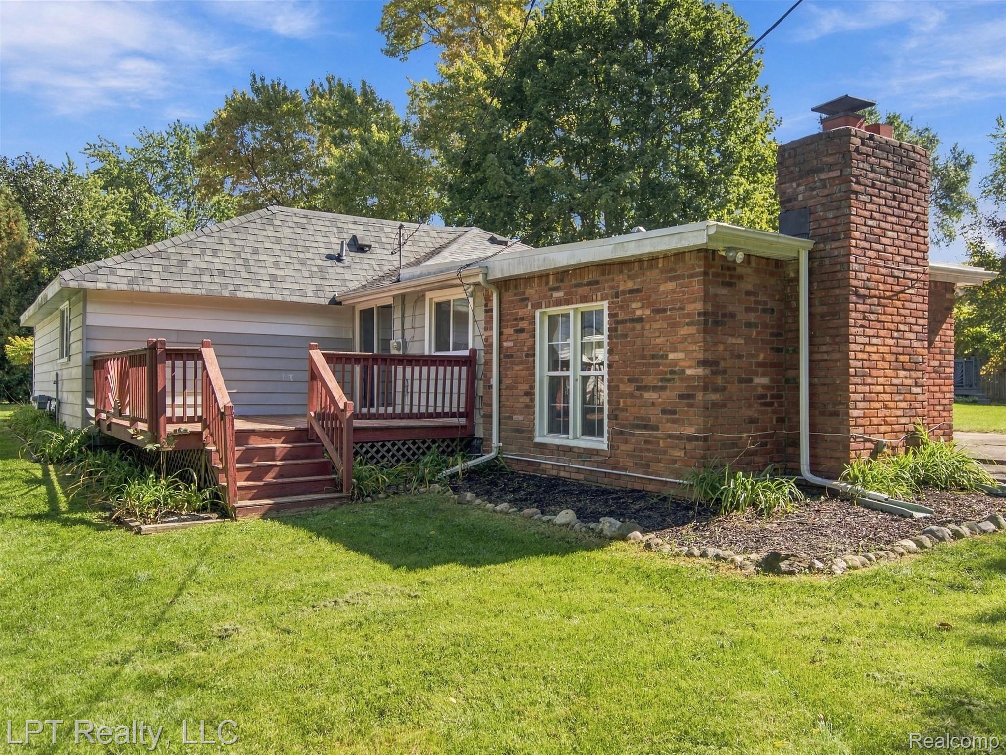 29915 Milford Road New Hudson, MI 48165 - Photo 4 of 36 04-DSC04096.jpg