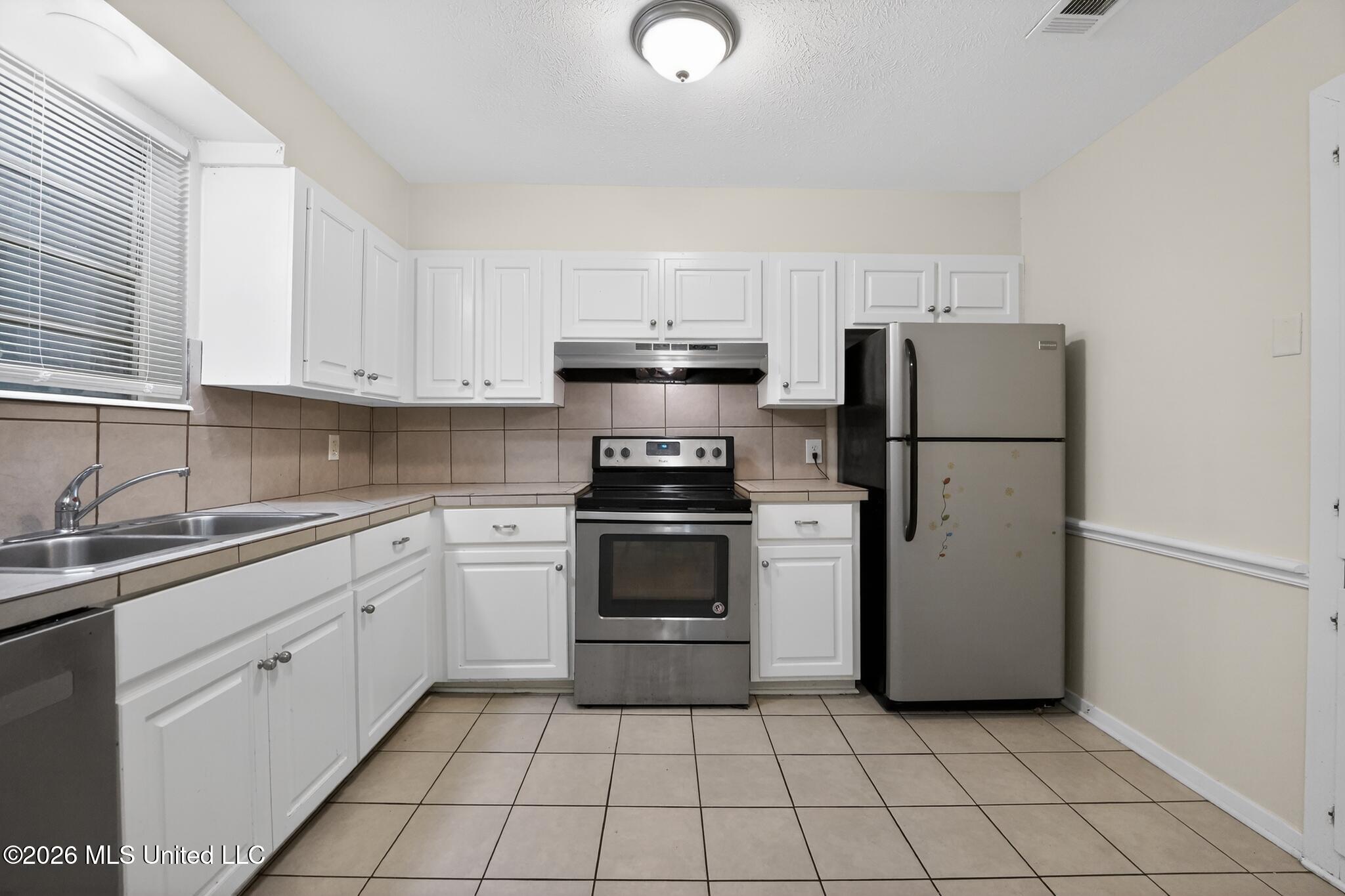 1523 Winchester Street Jackson, MS 39211 - Photo 18 of 34 18_1523_Winchester_St-Kitchen-6784