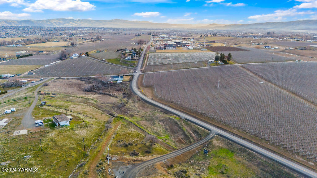 10539 Zier Road Yakima, WA 98908 - Photo 7 of 8 Looking East