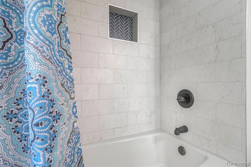 857 Hampton Circle Rochester Hills, MI 48307 - Photo 23 of 41