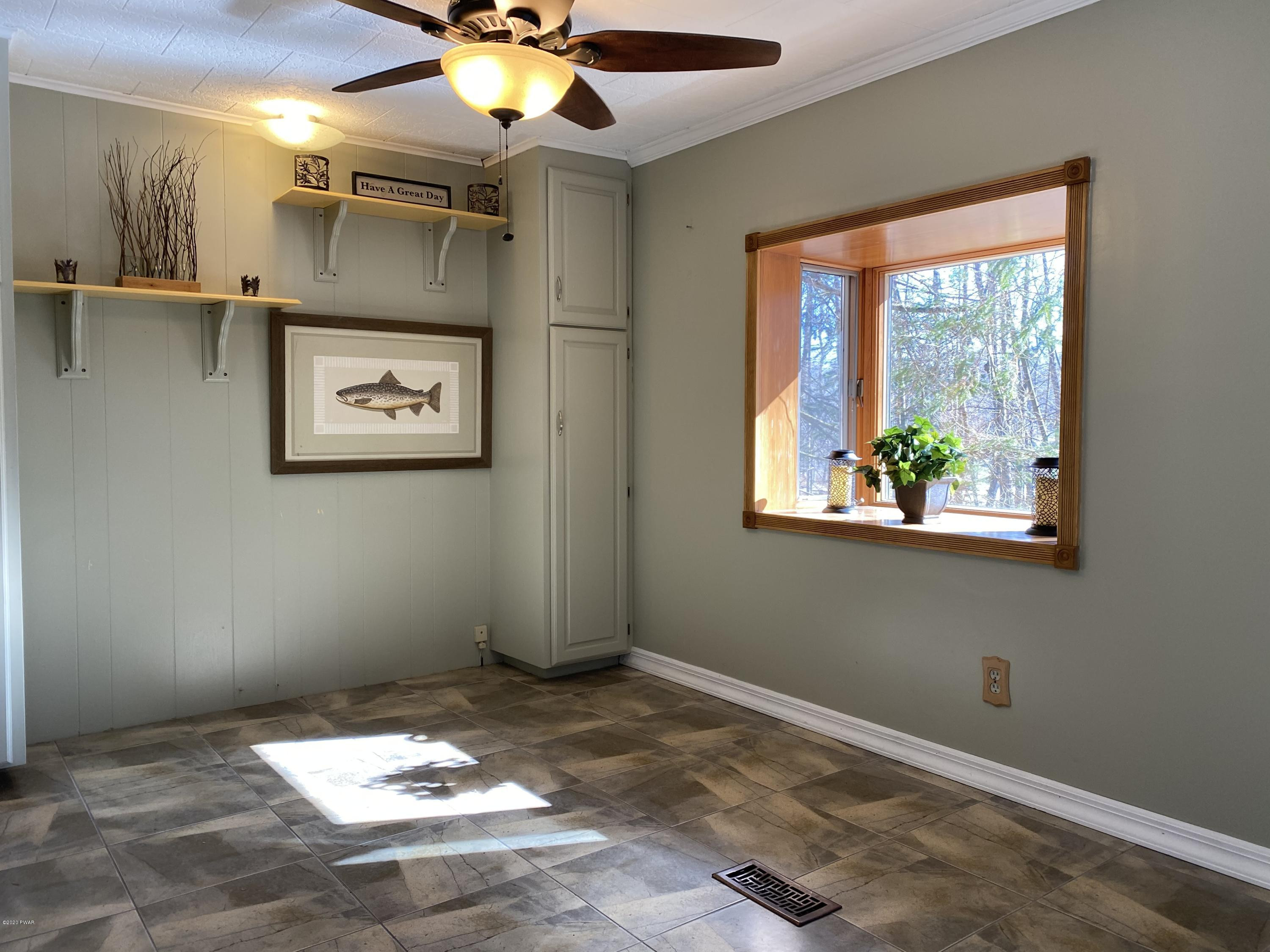 224 Hoadleys Road Hawley, PA 18428 - Photo 4 of 26 3a Dining Area (1)