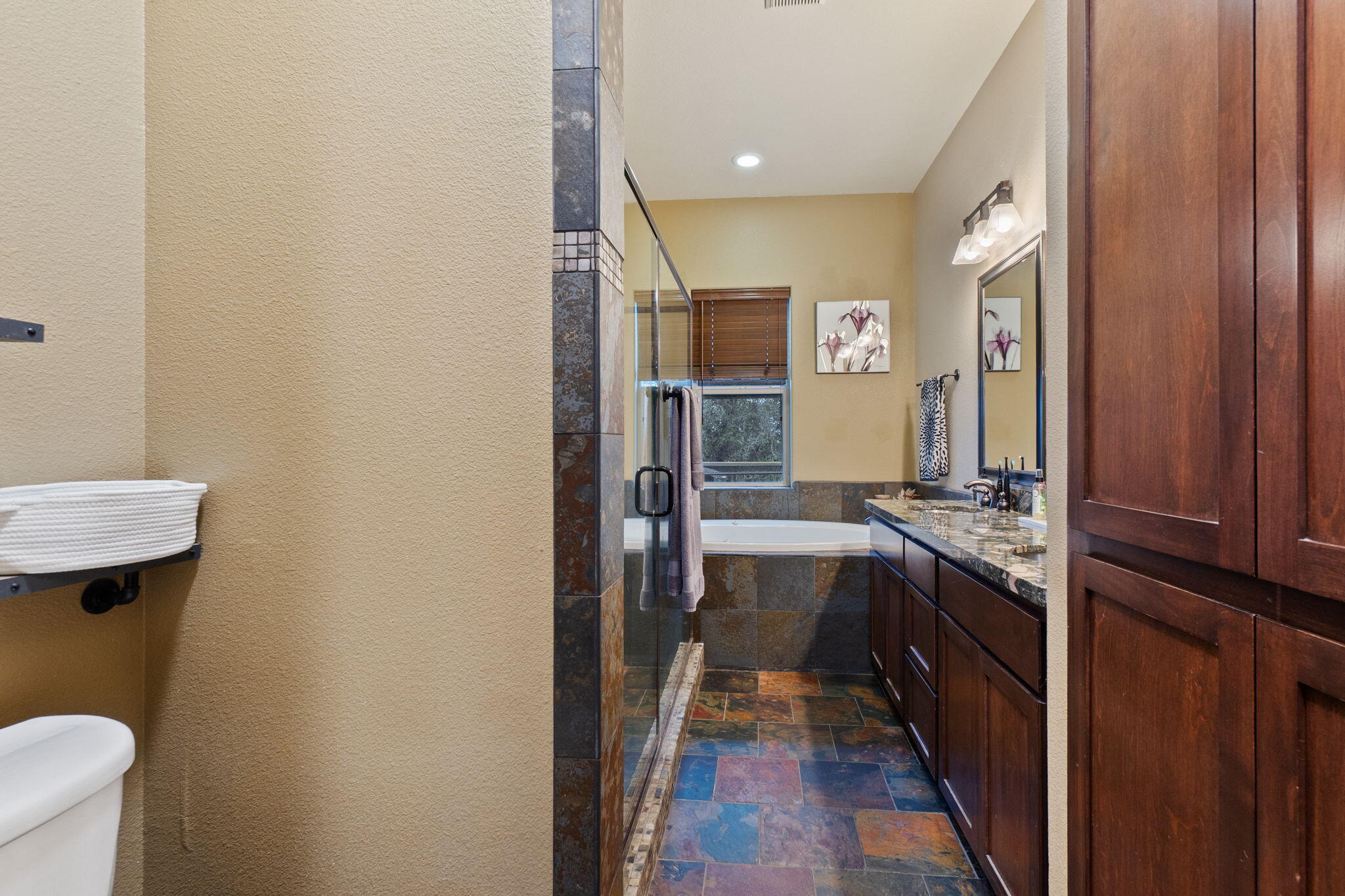 3360 Stanford Drive Redding, CA 96003 - Photo 23 of 56 Primary Bathroom