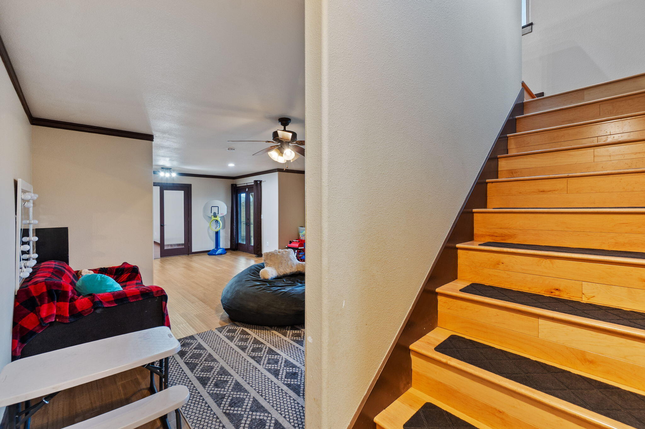 3360 Stanford Drive Redding, CA 96003 - Photo 32 of 56 a view of a livingroom with furniture and staircase