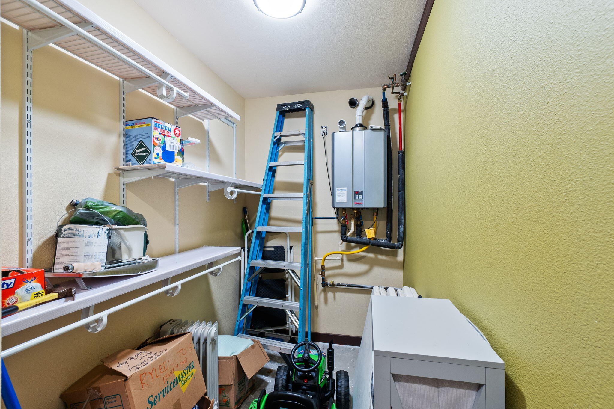 3360 Stanford Drive Redding, CA 96003 - Photo 39 of 56 Downstairs utility room